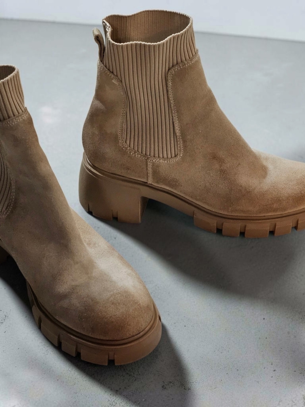 Steve Madden Hutch Women's Suede  Chelsea Ankle Boot Size 8.5 - Picture 6 of 8